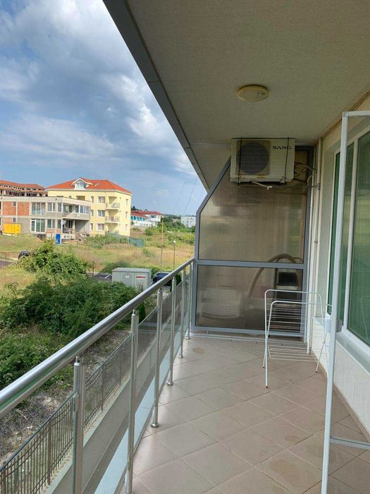 Предлагам нощувки в  двустаен апартамент на първа линия в гр. Бяла.