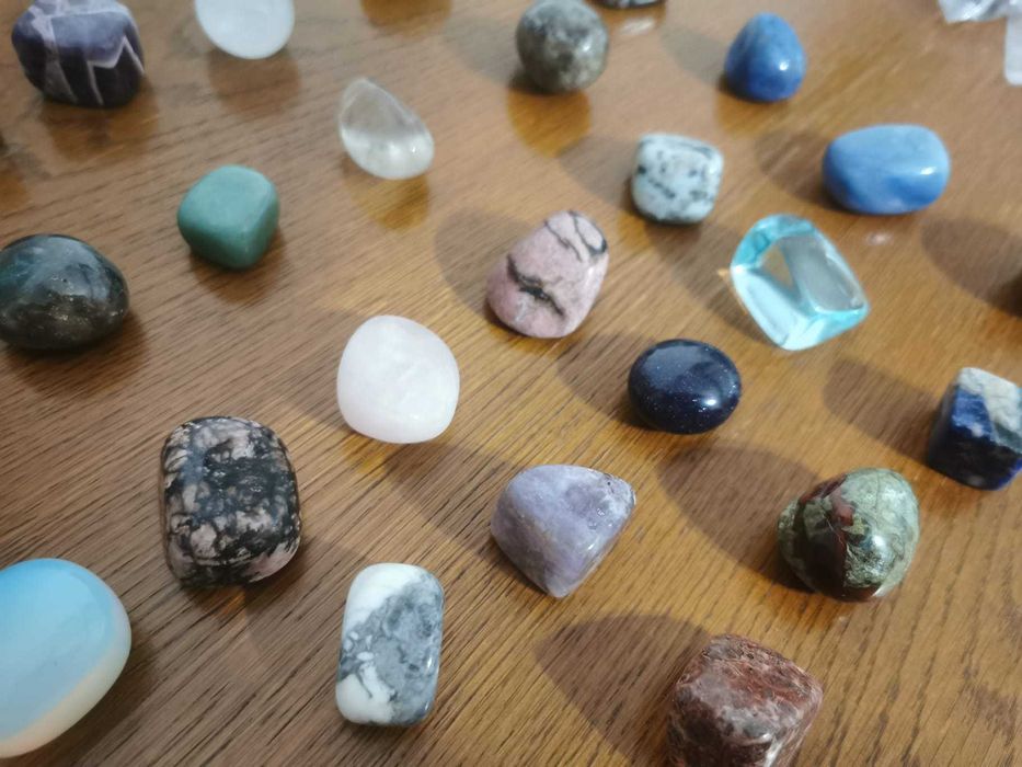 Cristale si pietre semiprețioase finisate, 60 buc