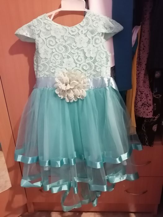 Продам праздничные платья