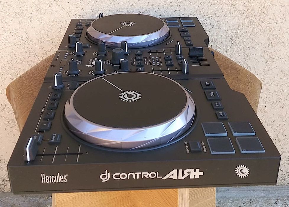 Hercules DJ Control AIR+ vândută