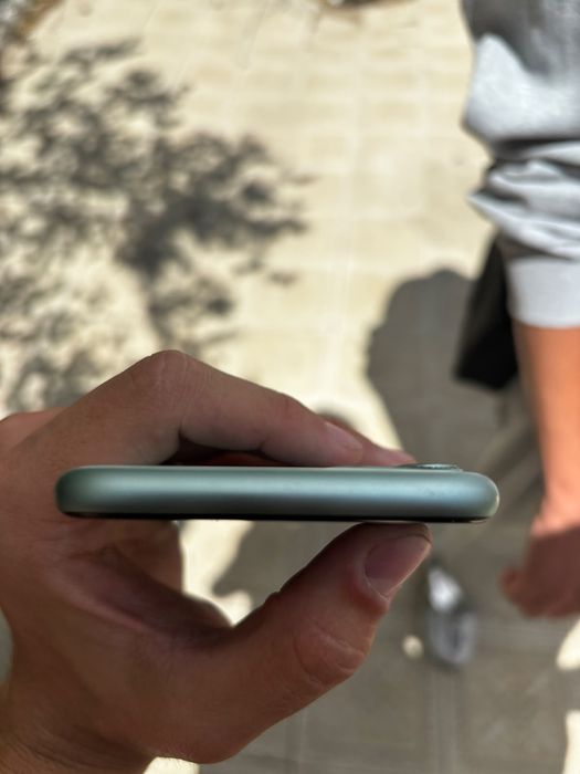 iPhone 11  128гб