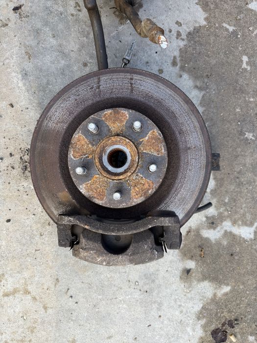 Шенкели с лагер главини/ апарати и дискове Nissan X-trail T31