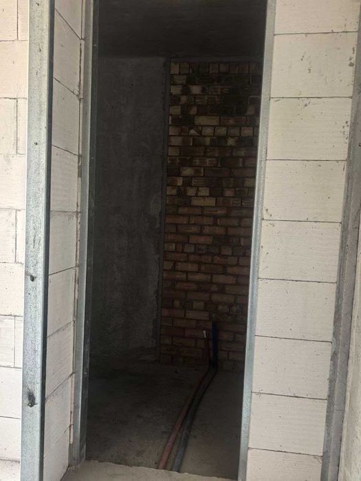 2 хон уй сотилади Паркентскийда 2 этаж 9 этажли уй 58,64м2 69 900$(ИК)