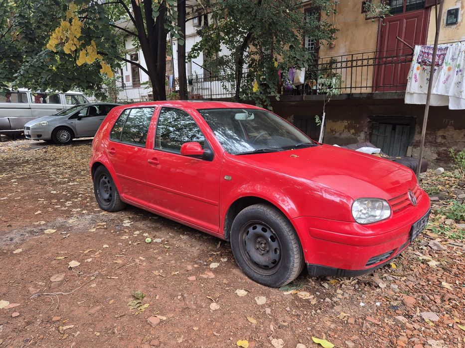 Dezmembrez Golf 4