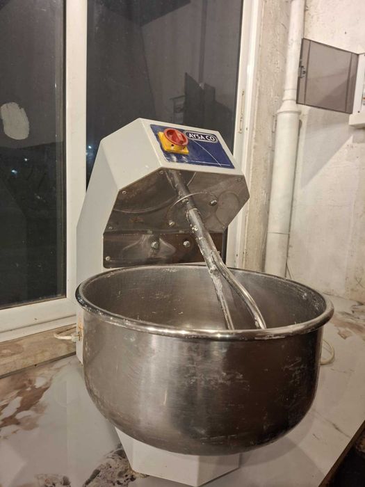 Тестомесачка и ламинатор за тесто