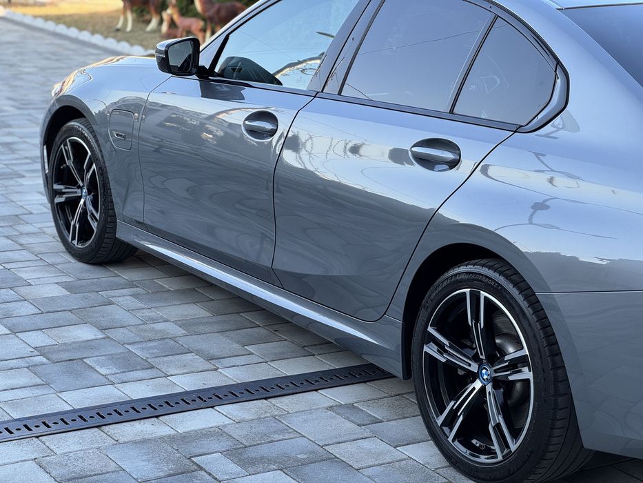 BMW Seria 3 2023 — imagine 5