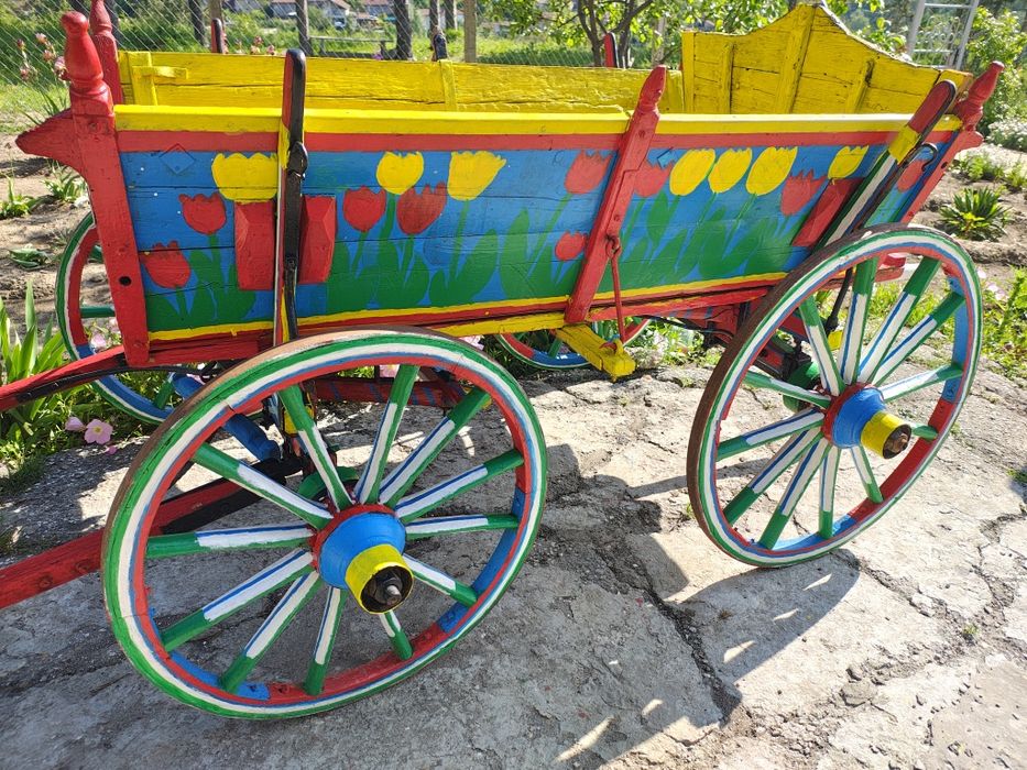 Автентична дървена каручка