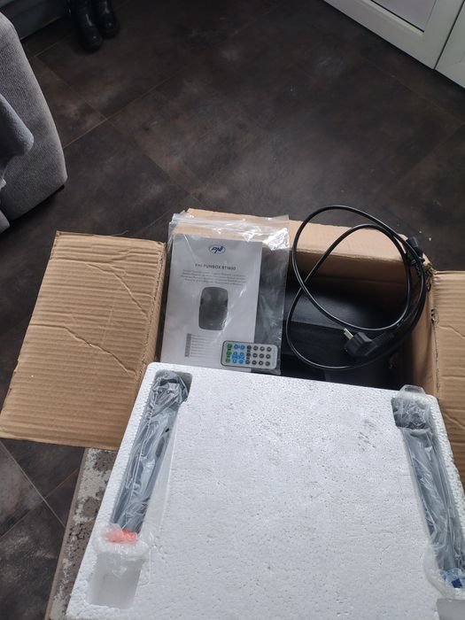 Vând doua boxe marca pni active bluetooth