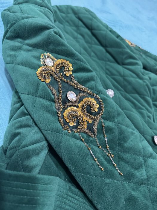 Шапан сатылады. Тапсырыспен тігілген.