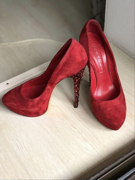 Продам туфли Casadei