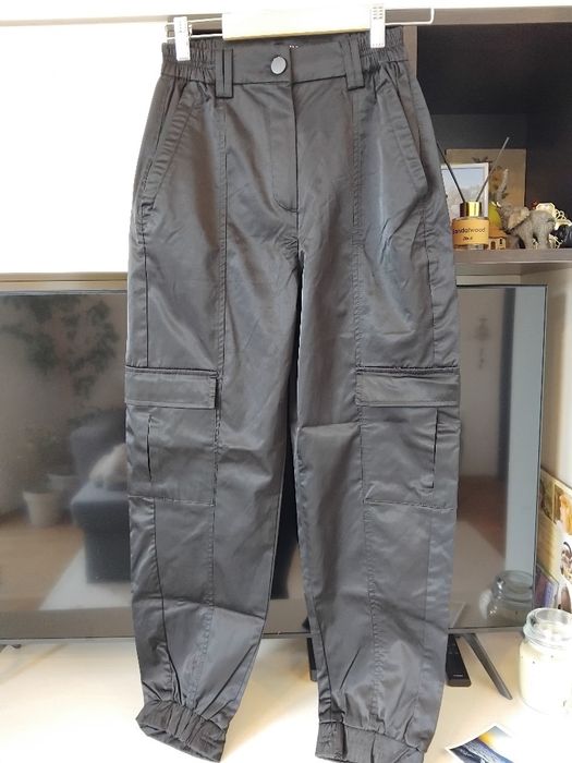 Панталон спортно-елегантен.