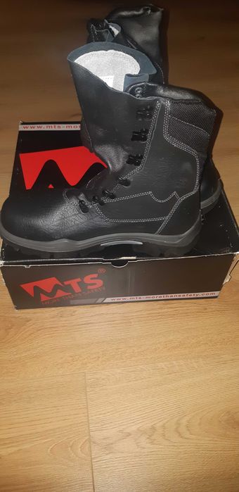 Високи работни обувки кубинки