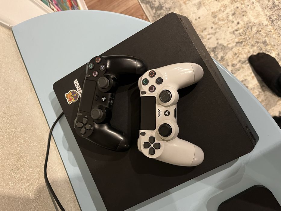 Продаю игровую приставку Ps4 Slim