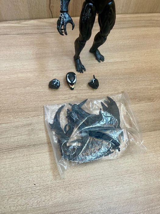 Figurina Marvel Legends Venom