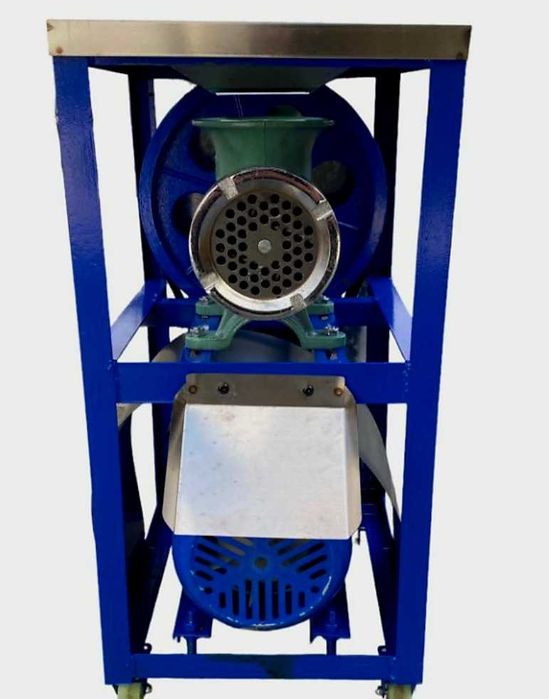 Чугунена месомелачка със стойка, двигател 1.5кВт и плот