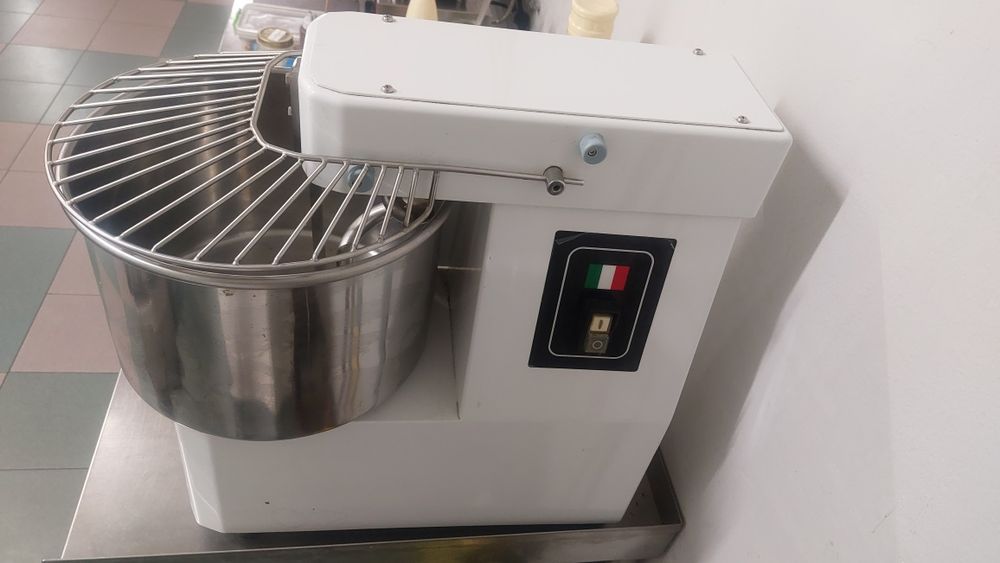 Спирална тестомесачка 10 литра