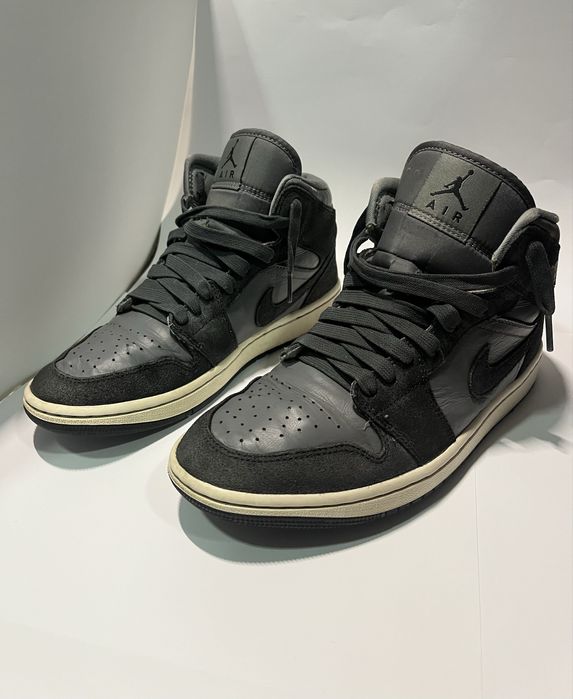 Air Jordan 1 Mid "Distressed Smoke Grey" marimea 39