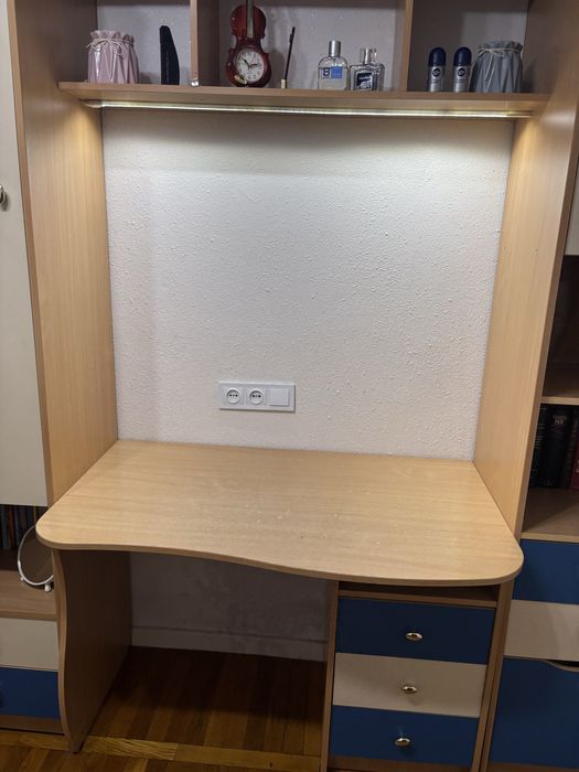 Продам гарнитур в детскую