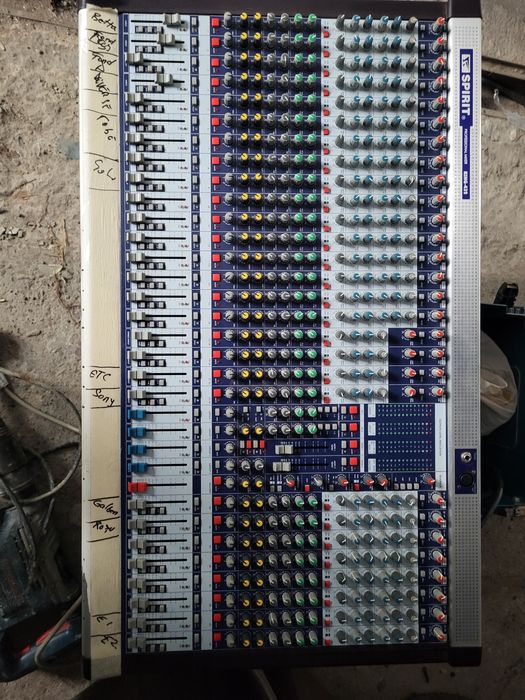 Mixer soundcraft  spirit king 432