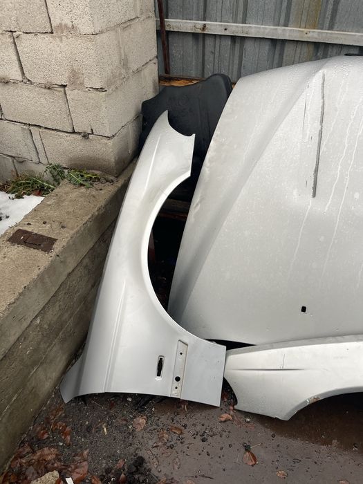 Продам срочно Капот крылья бмв е39