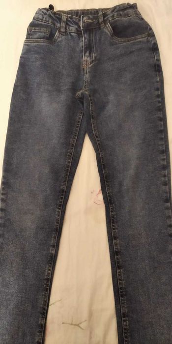 ДЪНКИ  много запазени по 8лв  134 , 146, 152 размер