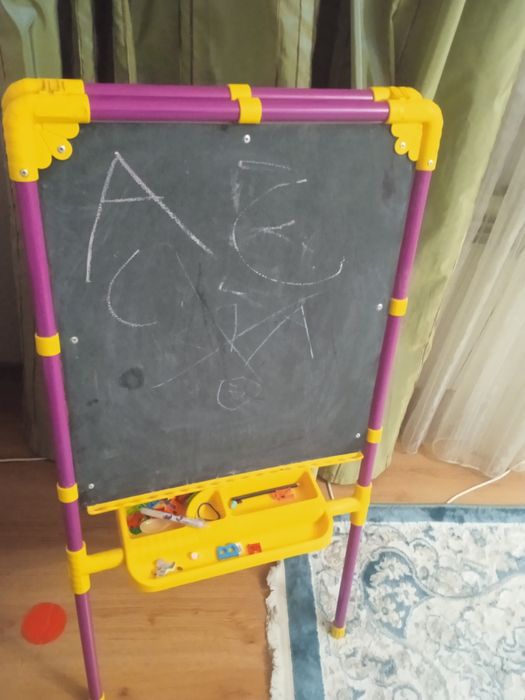 Продам мальберт с магнитной доской