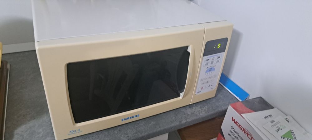 Vind cuptor cu microunde Samsung
