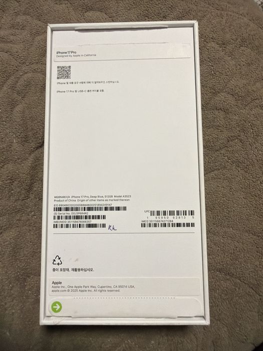 Продам iPhone 17 Pro Темно-синий.