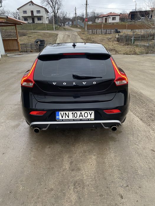 Volvo  V40 R Design
