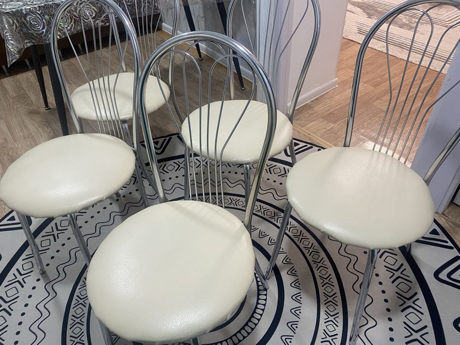 Продам  кухонные стулья 5 шт