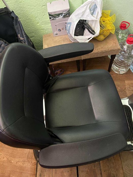 Електрическа количка за трудно подвижни хора ,възрастни или инвалиди