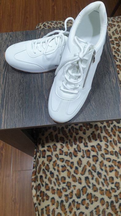 Кроссовки белые 43 р