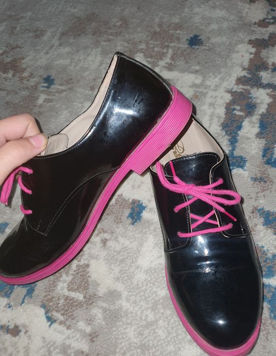 Продам женские лакированные туфли