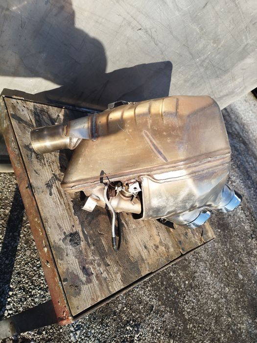 Продавам оригинален ауспух за Ducati 572.4.046.1A