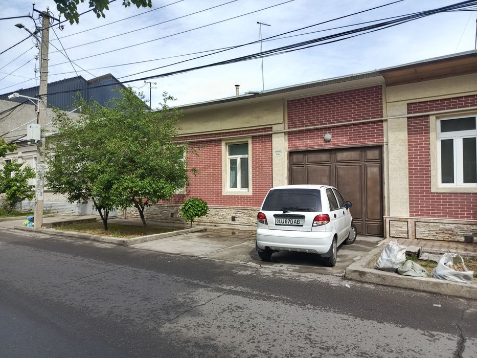 Продается дом на Чиланзаре ориентир Спорт Товары