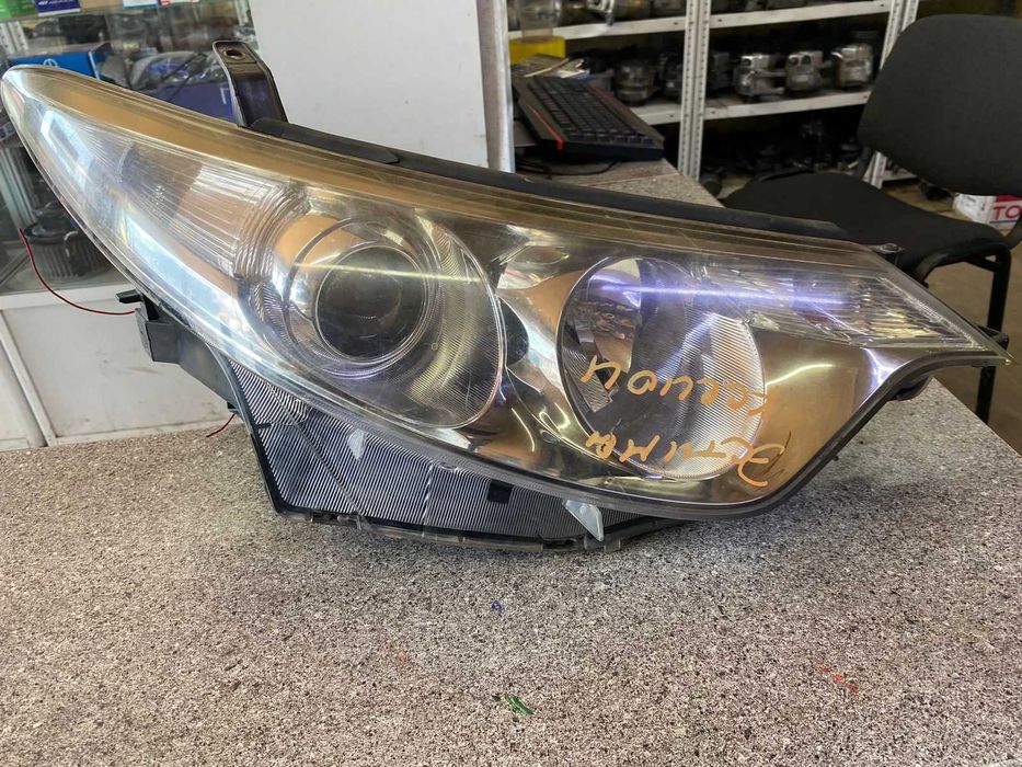 Фары ксенон на Toyota Estima -07г.в.Оригинал б.У.из Японии.Цена за 1шт