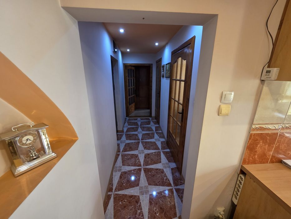 Închiriez apartament cu 3 camere Lugoj