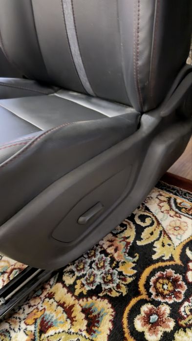 Продам передные сидений от Трекер 2 ред лайн Tracker 2 Red Line