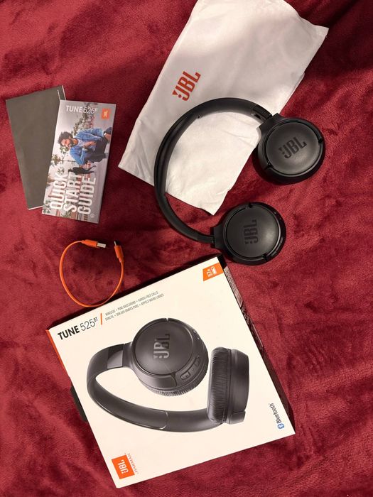 JBL Tune 525BT – căști wireless Bluetooth în stare impecabilă.