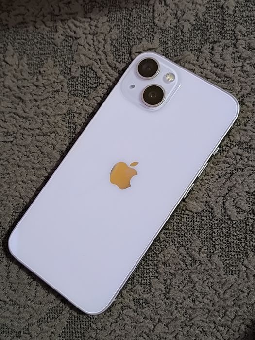 Телефон iPhone 13