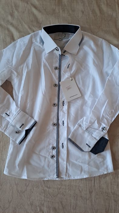 Рубашка новая на мальчика 0 или 1 класс приталенная