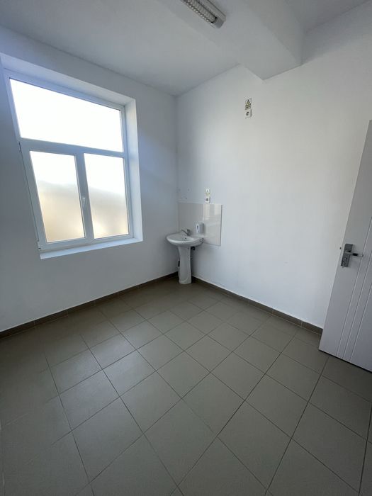 Inchiriez cabinete medicale 15 km distanta de Craiova