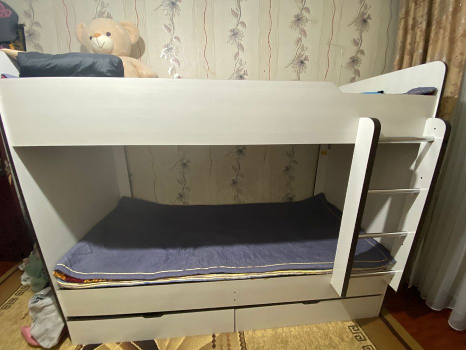 Кровать двухъярусная продается