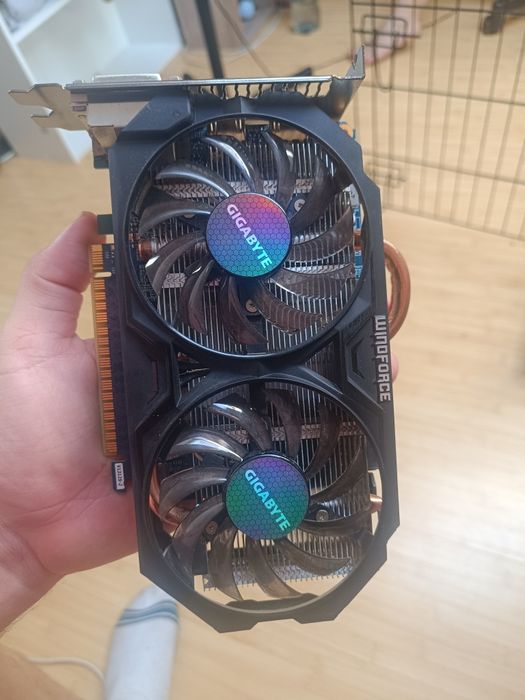 Vând placă video Gigabyte GeForce GTX 750 Ti WindForce 2X OC,