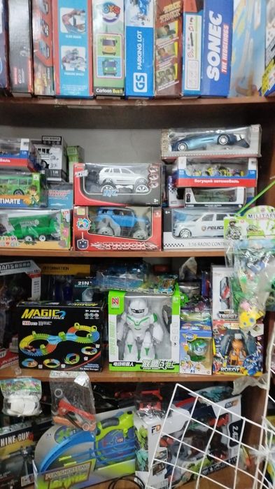 Продаеться магазин игрушек