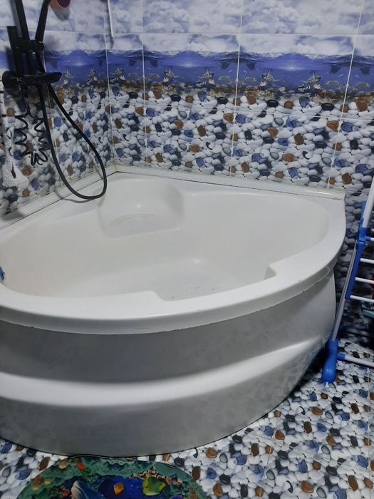 Срочно целая ванная чугунная тяжёлая читайте ниже