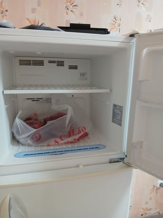 Холодильник LG в идеальном состоянии