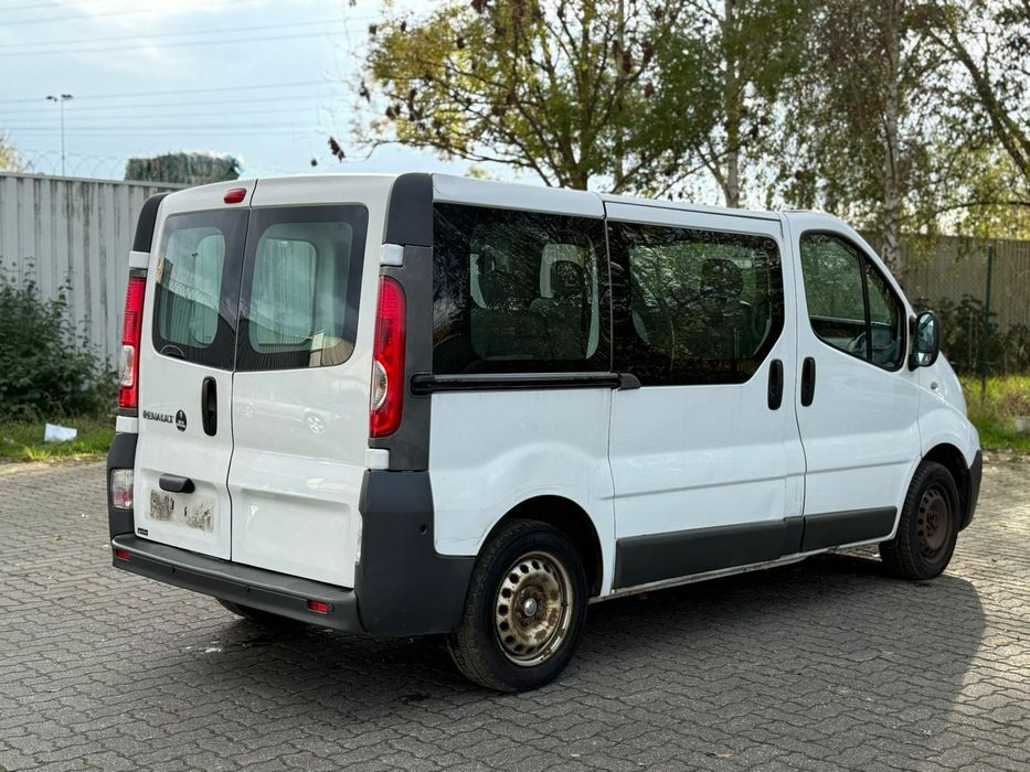 Dezmembrez Nissan Primastar Renault Trafic Opel Vivaro
