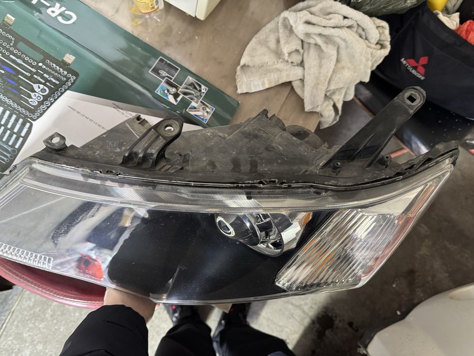 Фары Митсубиси аутлендер хл