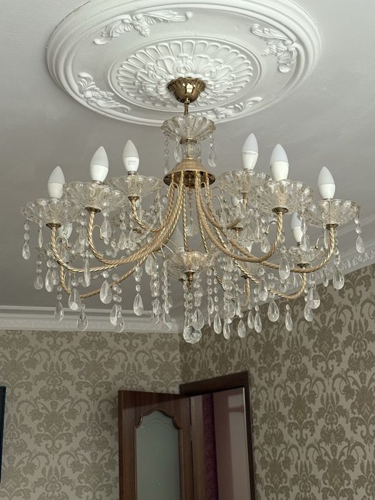 Люстра гостевая 12 лампочек